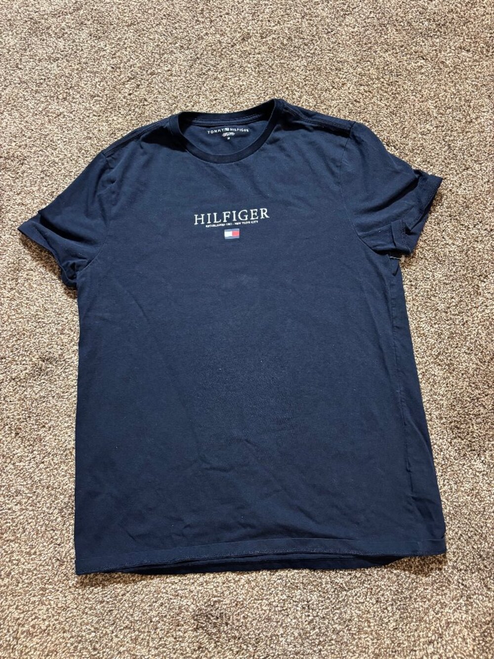 Tommy Hilfiger Logo T-Shirt in Navy Blue - M